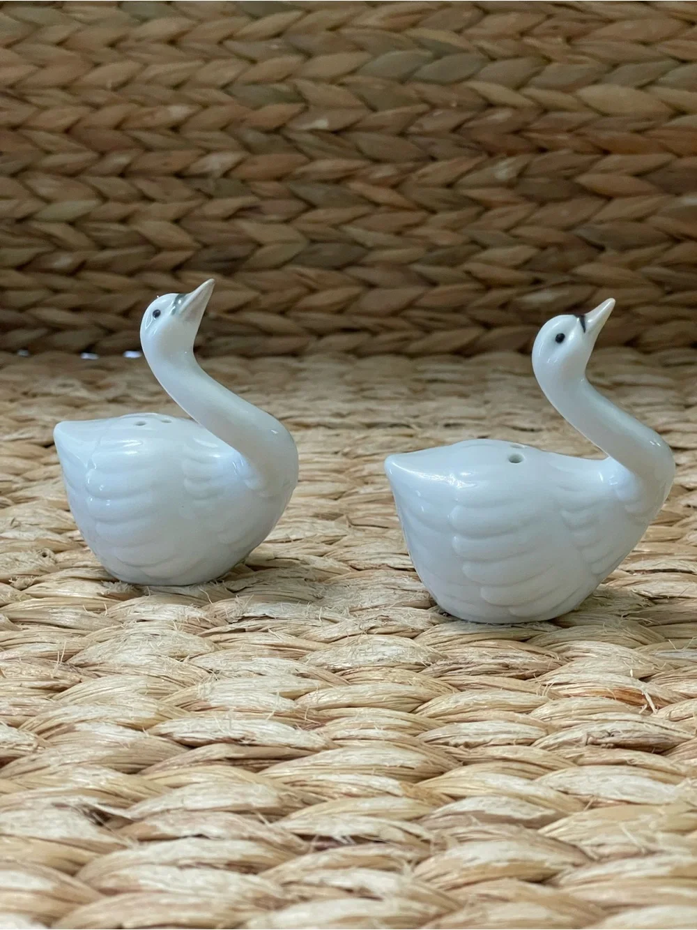 Vintage Norcrest White Ceramic Salt and Pepper‎ Swans Made in Korea 3”